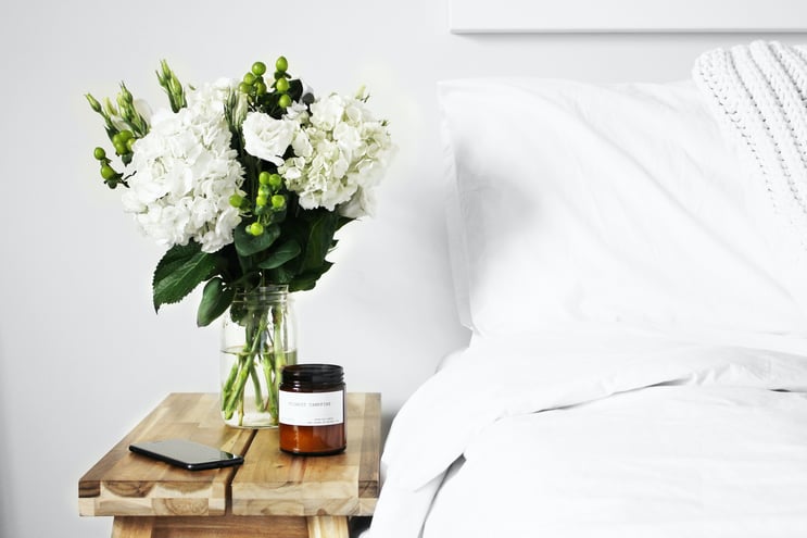 flower-vase-bedside-table
