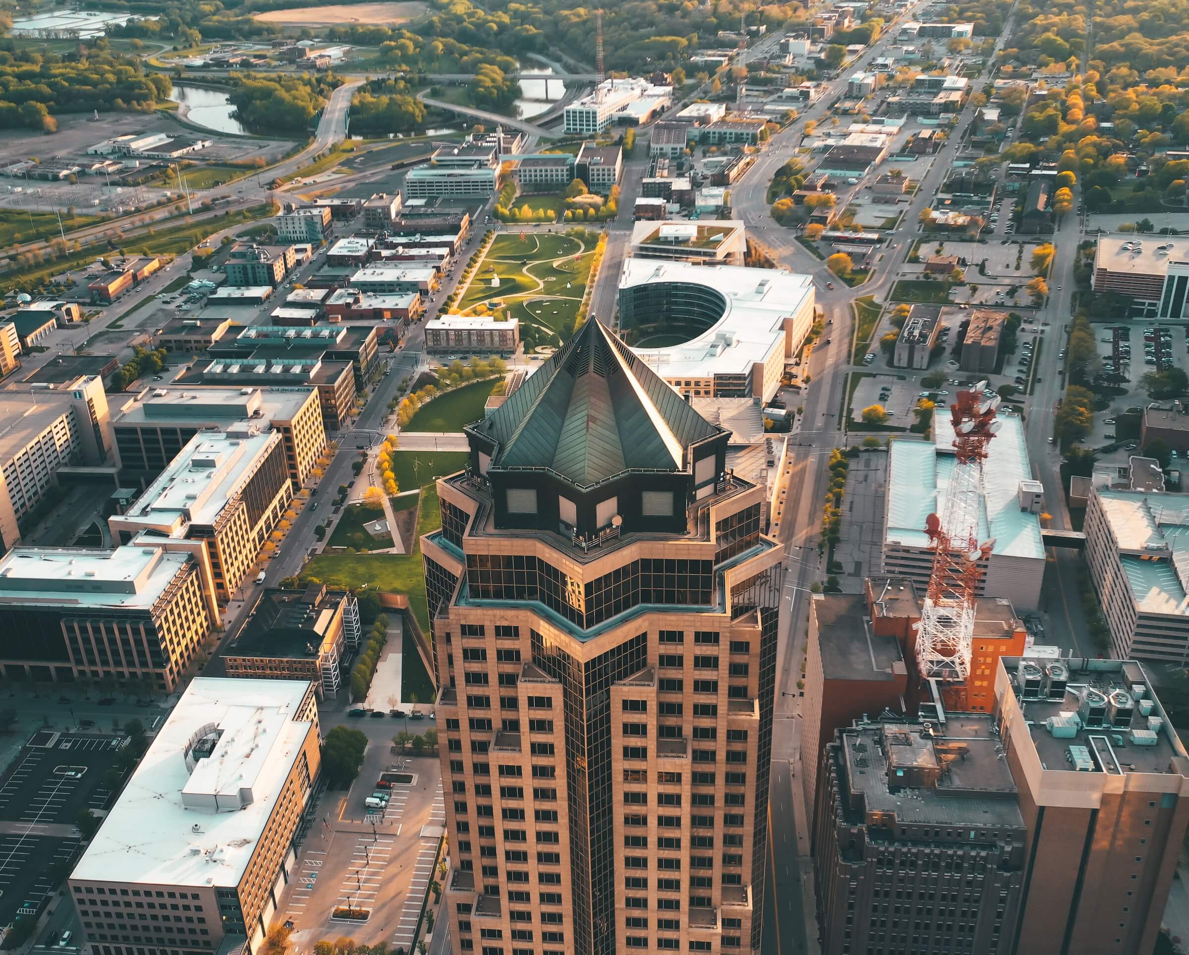 aerial-view-of-downtown-des-moines-iowa