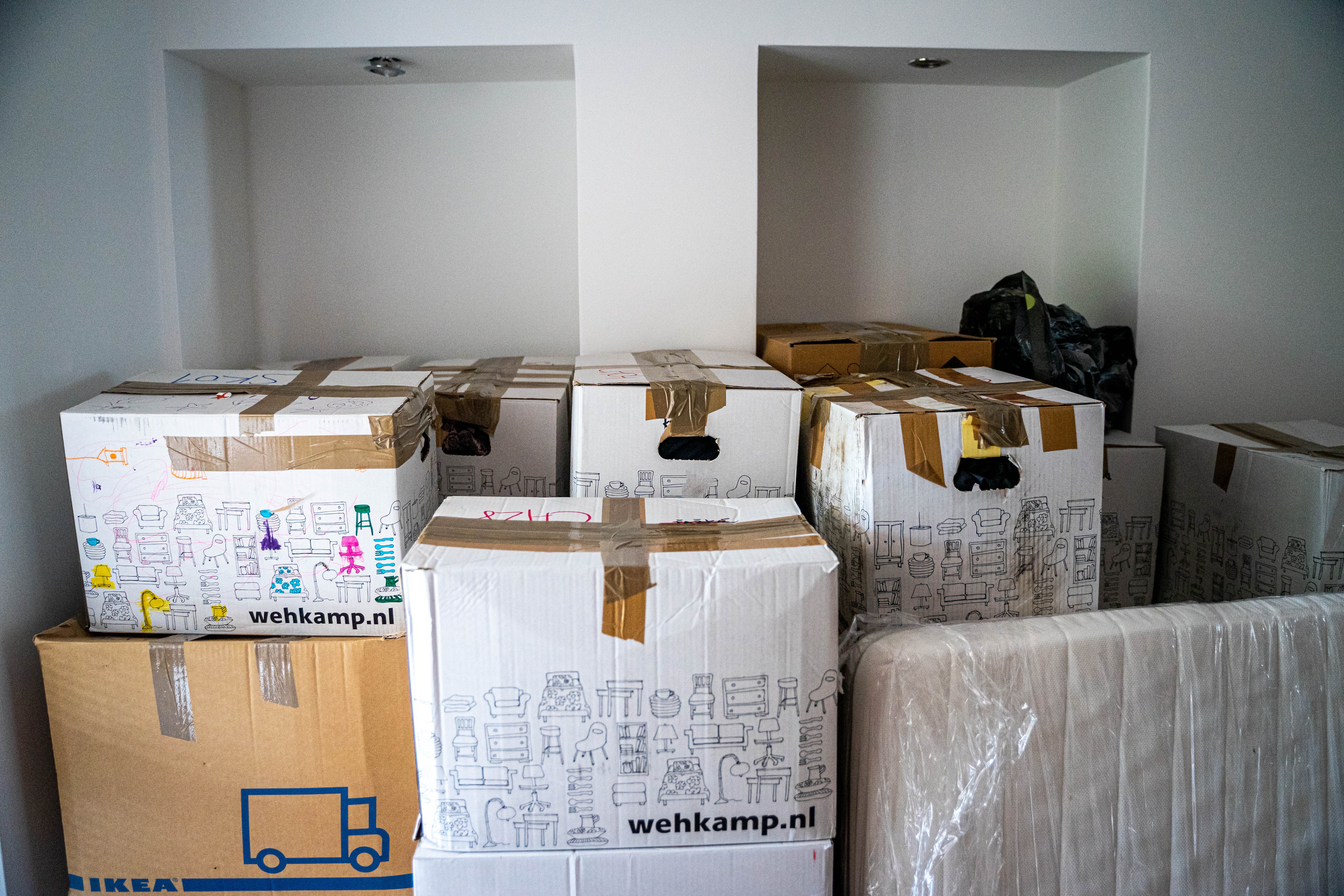 packing-boxes-in-storage