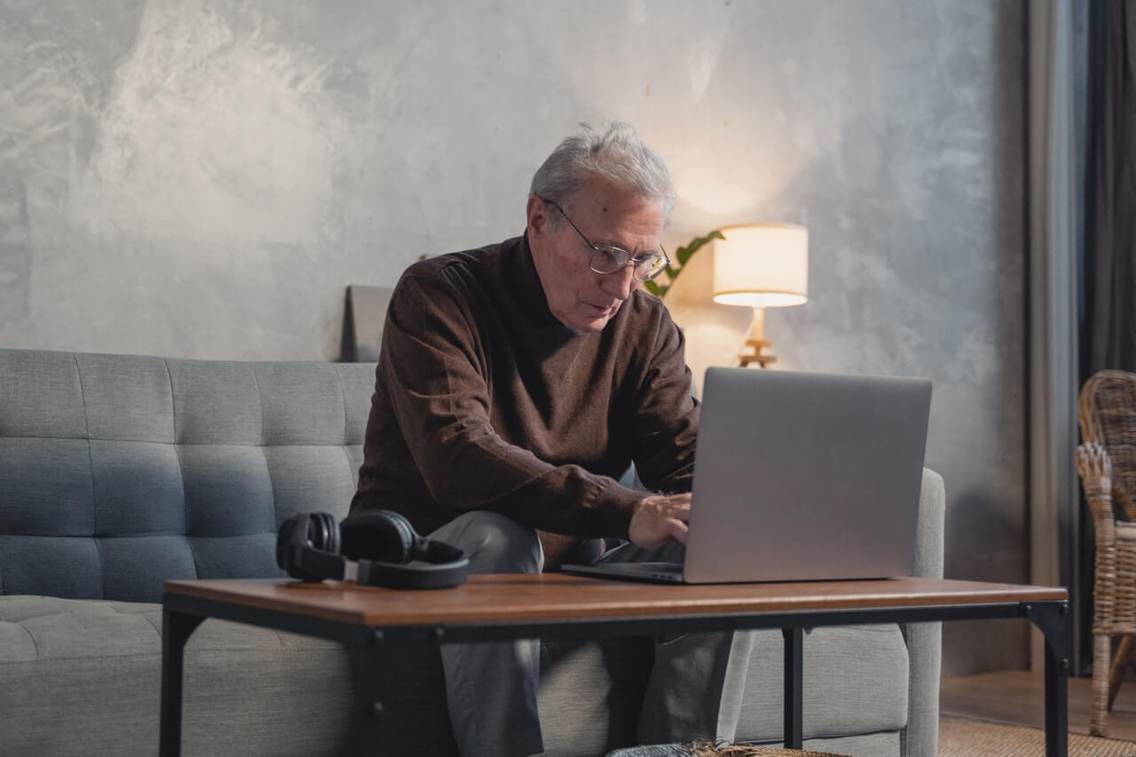 senior-man-using-laptop